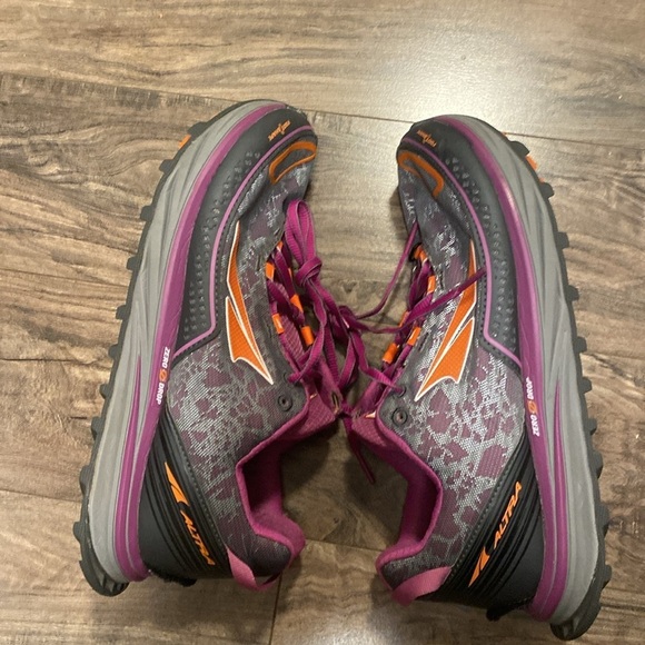 Altra Timp Trail Running Shoe Grey, Fuchsia, and Orange size 10 - Picture 5 of 8